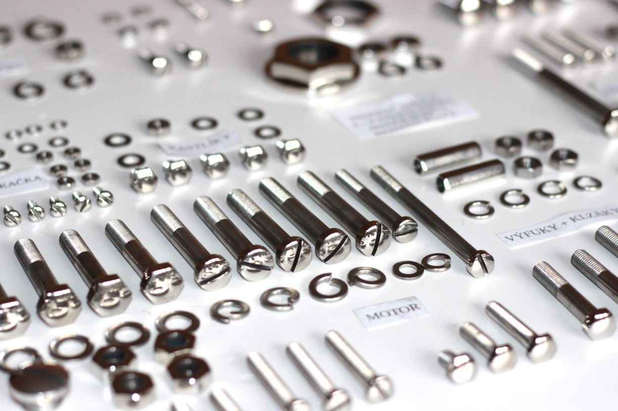 Kompletná sada skrutiek Komunista 350